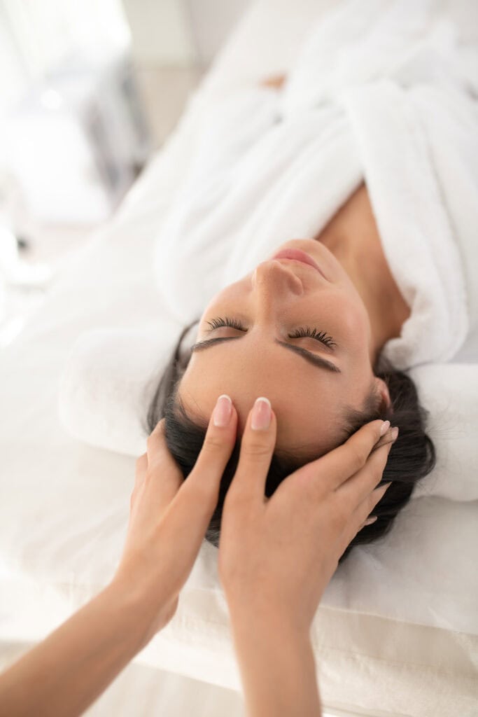 Woman receiving a calming massage at Armonía Natural Massage Therapy.